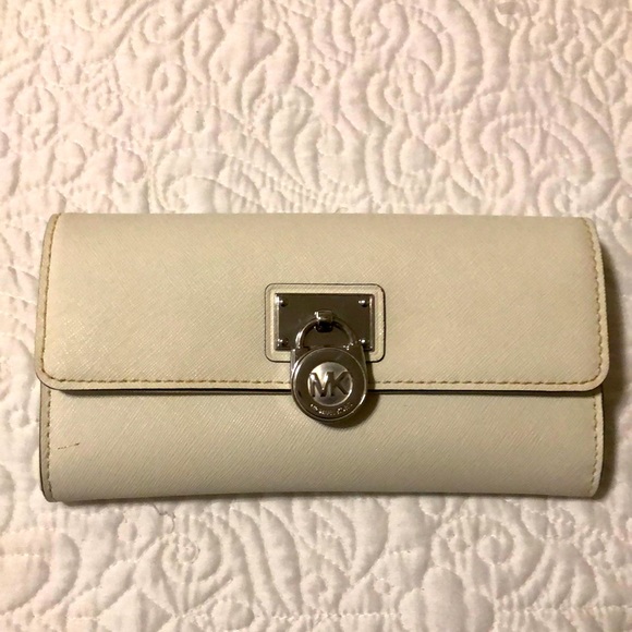 Michael Kors Handbags - 🎁 Michael kors white wallet